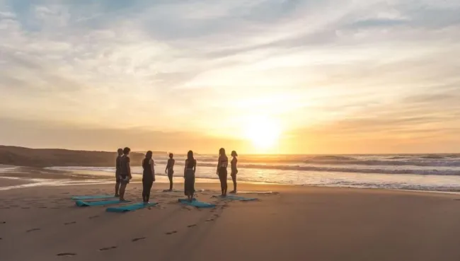 Reisezeit für Surf- & Yoga-Camps