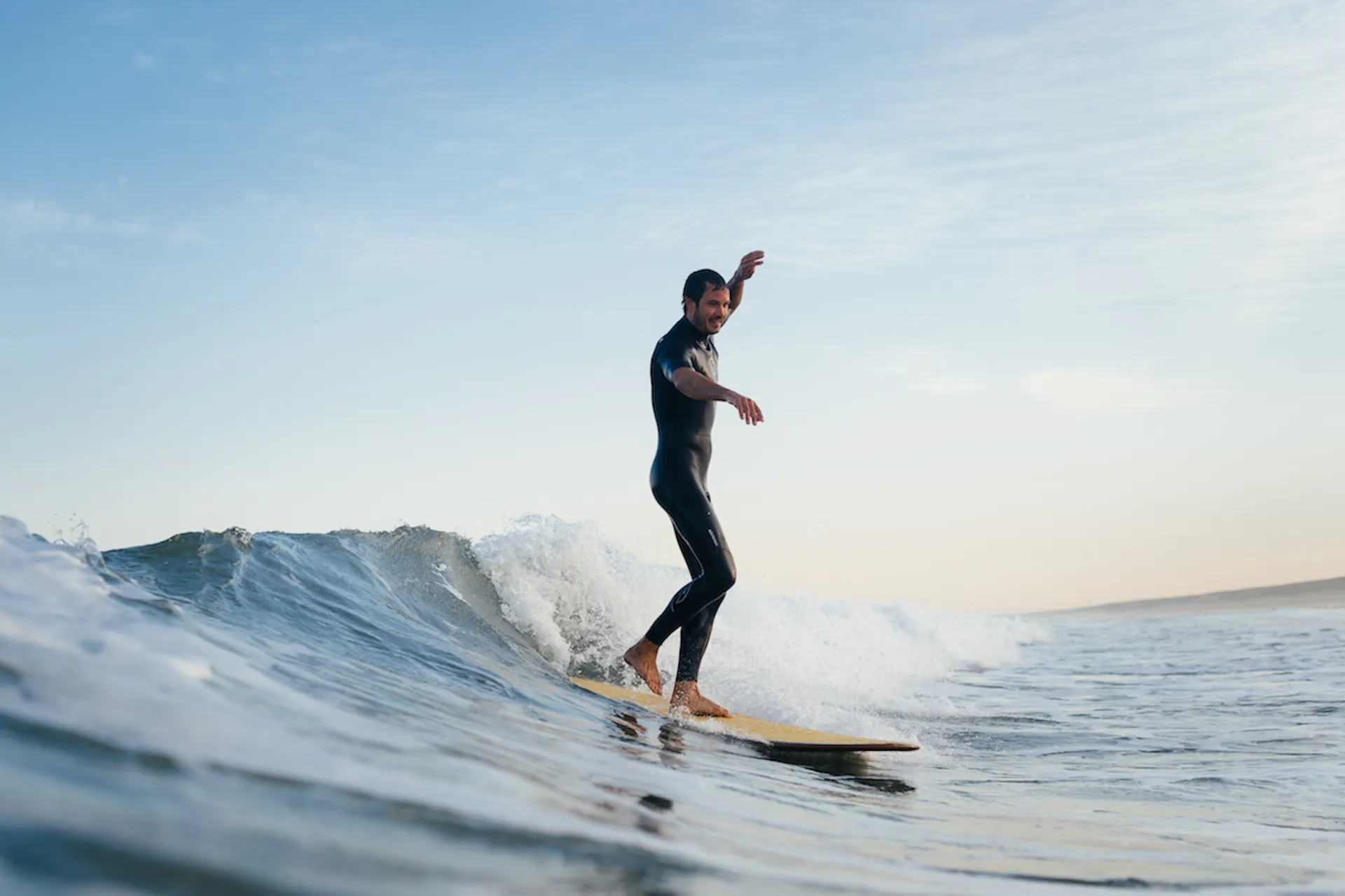 Chilliges Surfhostel in Lissabon: Surfen, Feiern und City-Vibes - 3